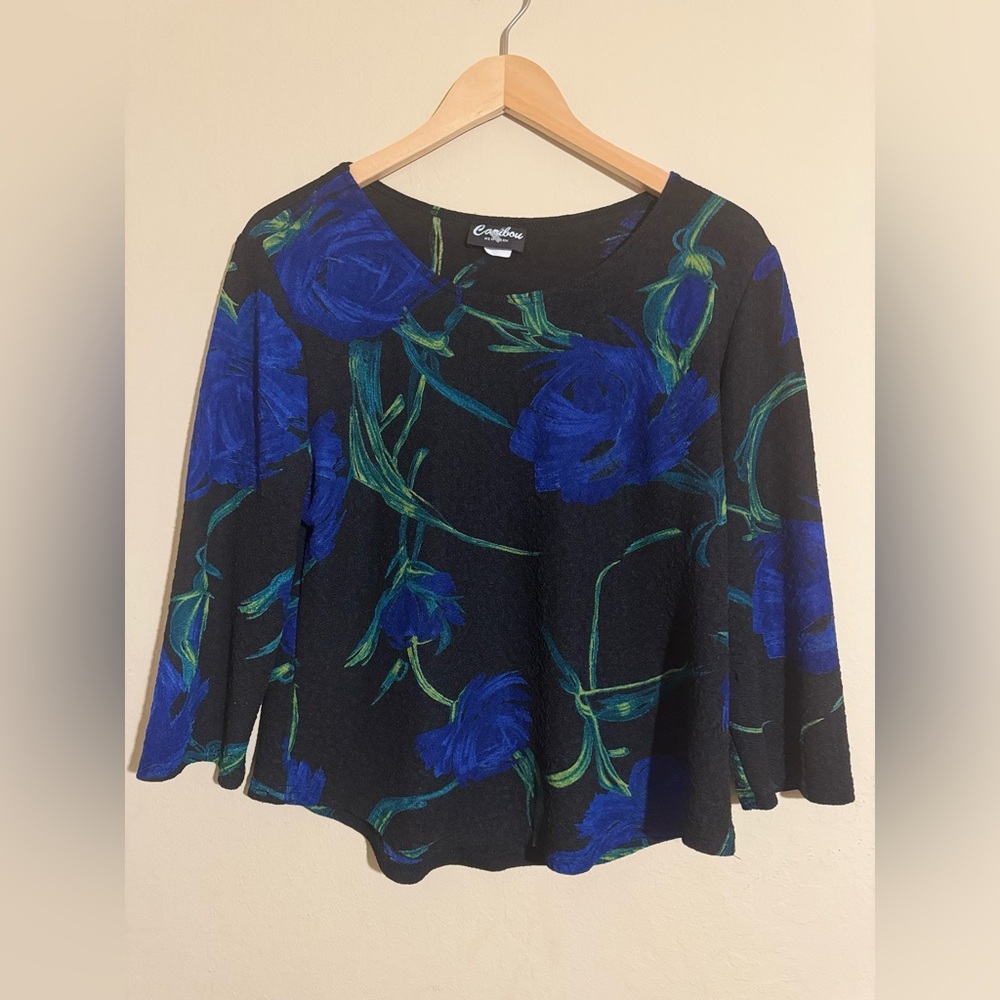 Vintage 90s 3/4 Sleeve Top with Blue Floral Pattern size M